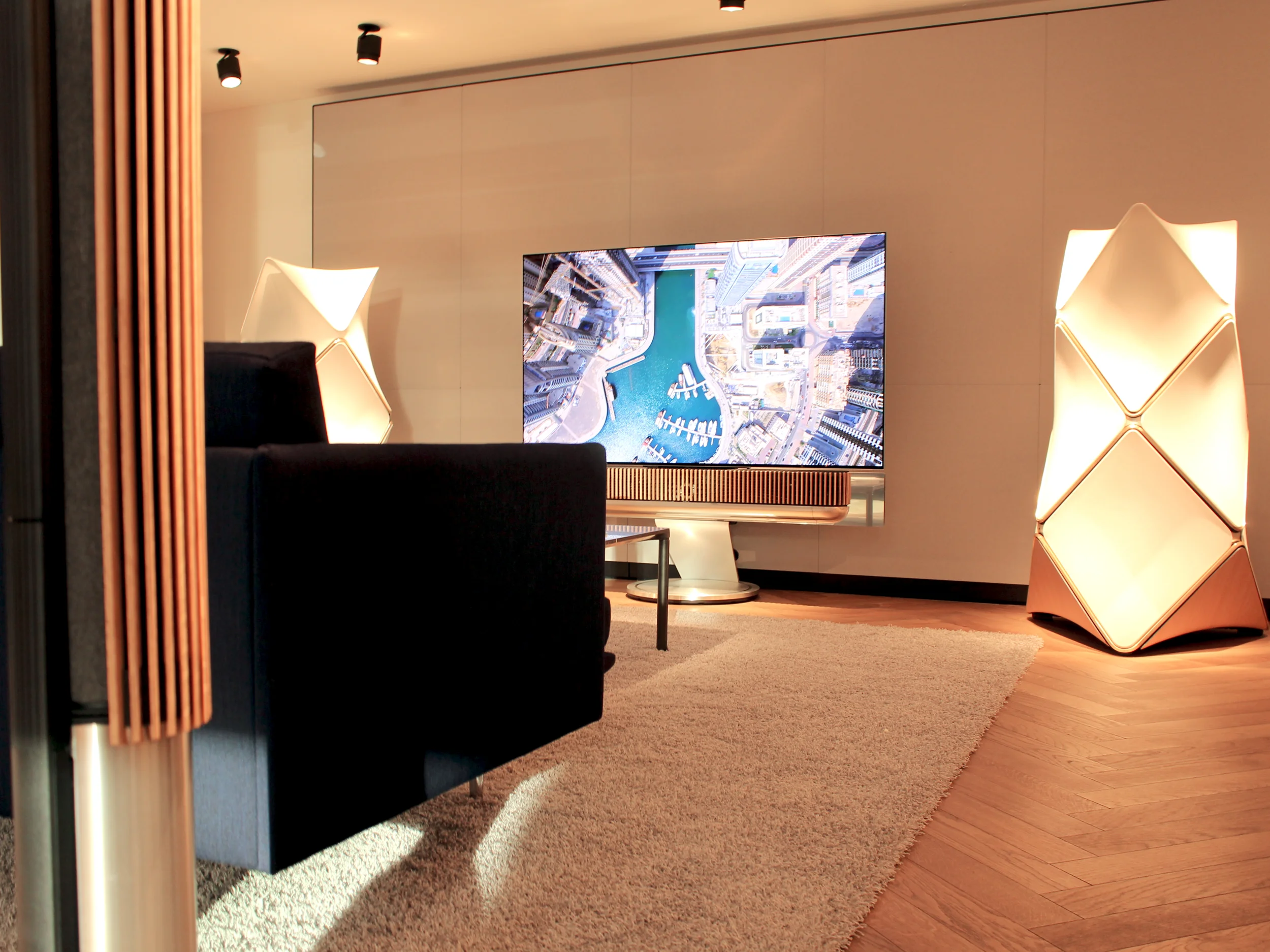 Bang & Olufsen Zug / Klangformat AG: High End Televisions, Sound Systems,  Loudspeakers